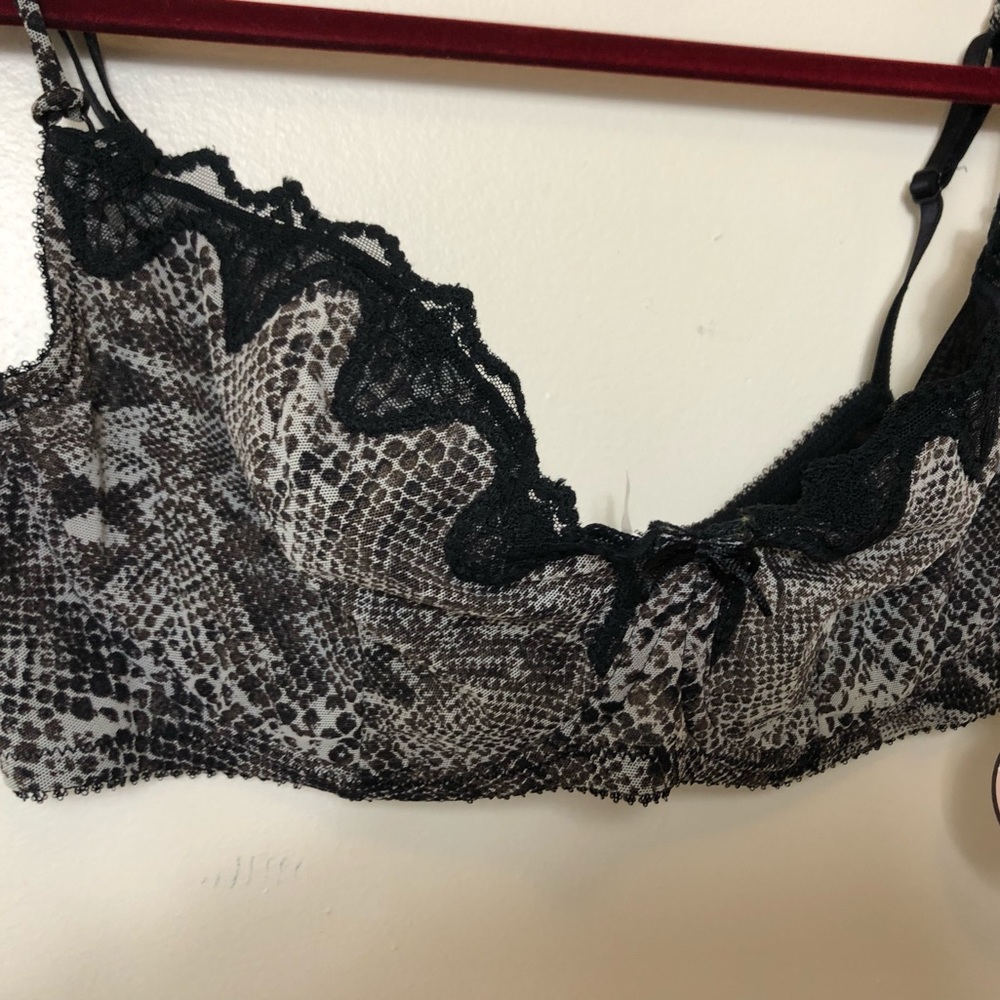 Women’s Jezebel Black and Gray Bra. Size 38D. NWT - Picture 4 of 8